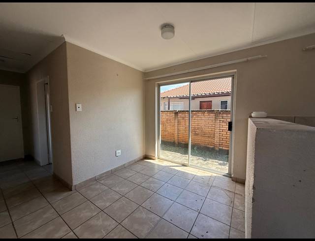 3 BEDROOM TOWNHOUSE FOR SALE IN WATERKLOOF HILL ESTATE